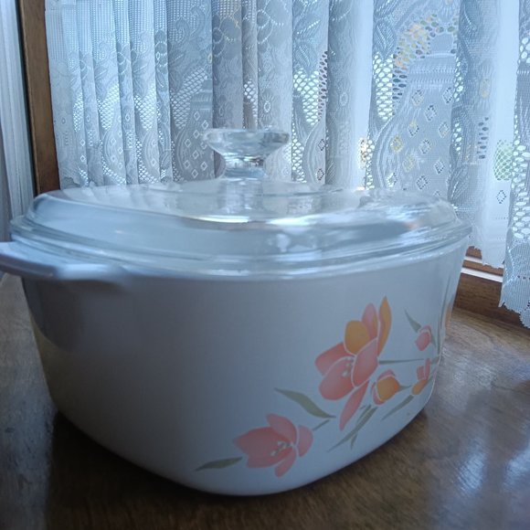 Corning 3 Quart casserole dish W/ Lid- Peach Floral - Picture 4 of 6